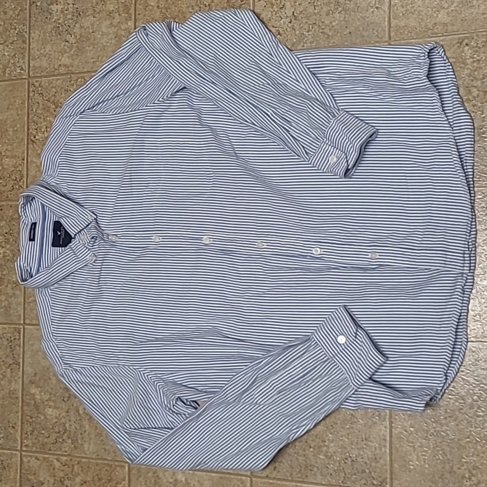 American Eagle Men’s Blue White Stripes Button Down Long Sleeve seriously soft